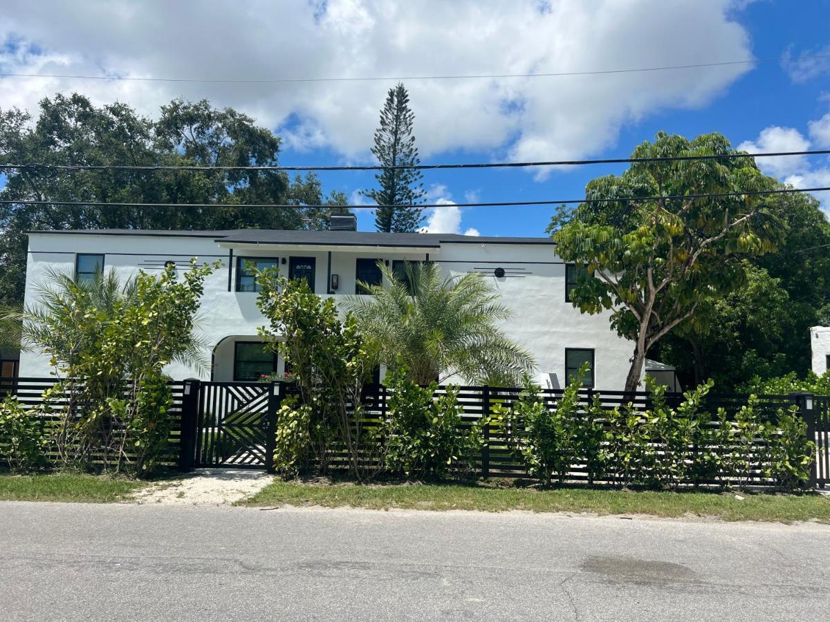 The Carrington: Multi-Unit Retreat with Villa Miami Exterior photo