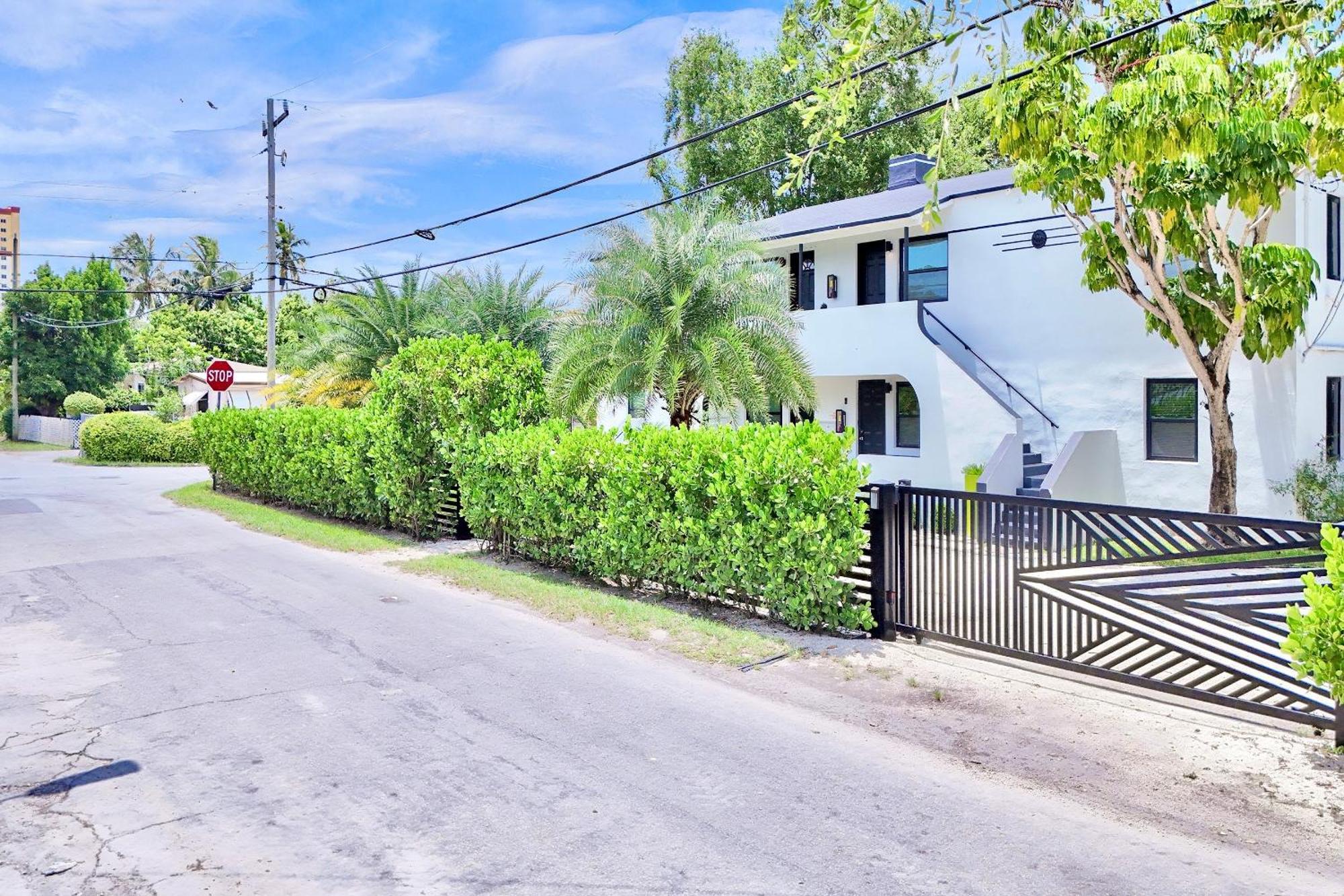 The Carrington: Multi-Unit Retreat with Villa Miami Exterior photo